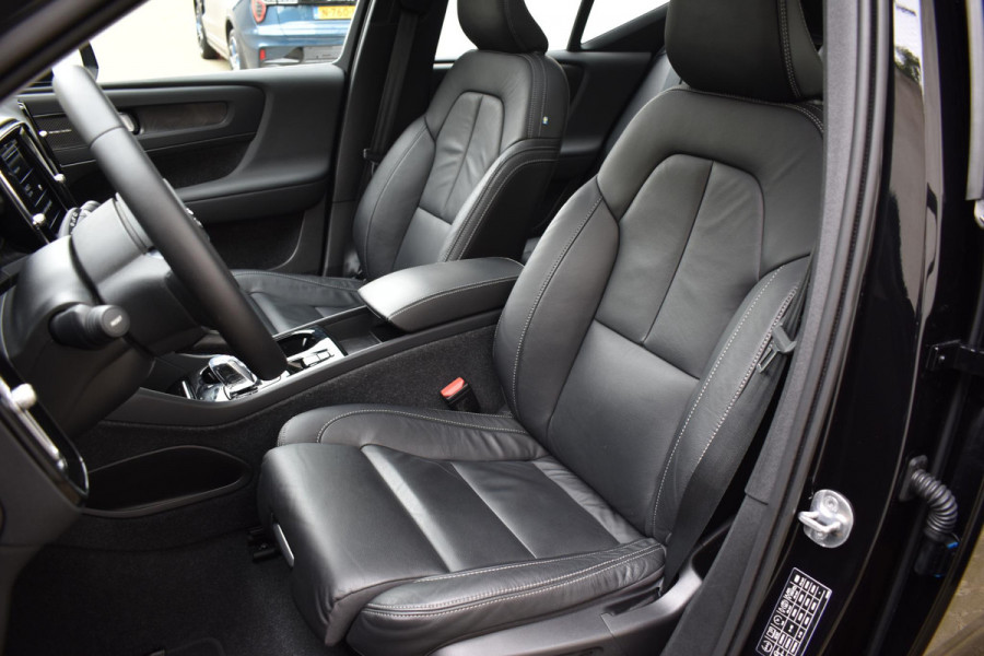Volvo XC40 T5 262PK Recharge Inscription / Adaptive Cruise Control / Leren bekleding / Elektrisch verstelbare stoelen met geheugen / Stoel- en stuurverwarming / Elektrisch panorama schuifdak / Trekhaak elektrisch uitklapbaar/ Elektrische achterklep / Achteruitrijcamera / Parkeersensoren V+A