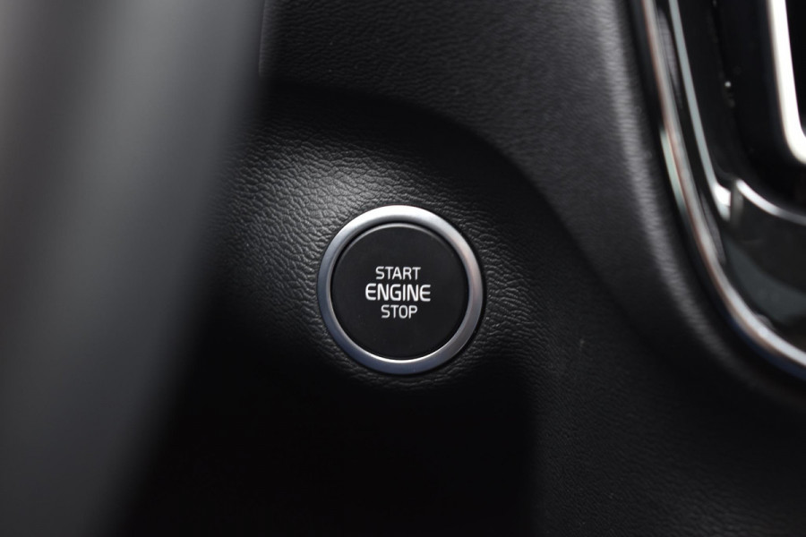 Volvo XC40 T5 262PK Recharge Inscription / Adaptive Cruise Control / Leren bekleding / Elektrisch verstelbare stoelen met geheugen / Stoel- en stuurverwarming / Elektrisch panorama schuifdak / Trekhaak elektrisch uitklapbaar/ Elektrische achterklep / Achteruitrijcamera / Parkeersensoren V+A