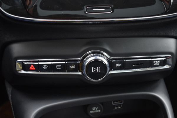 Volvo XC40 T5 262PK Recharge Inscription / Adaptive Cruise Control / Leren bekleding / Elektrisch verstelbare stoelen met geheugen / Stoel- en stuurverwarming / Elektrisch panorama schuifdak / Trekhaak elektrisch uitklapbaar/ Elektrische achterklep / Achteruitrijcamera / Parkeersensoren V+A