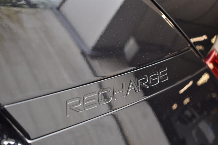 Volvo XC40 T5 262PK Recharge Inscription / Adaptive Cruise Control / Leren bekleding / Elektrisch verstelbare stoelen met geheugen / Stoel- en stuurverwarming / Elektrisch panorama schuifdak / Trekhaak elektrisch uitklapbaar/ Elektrische achterklep / Achteruitrijcamera / Parkeersensoren V+A