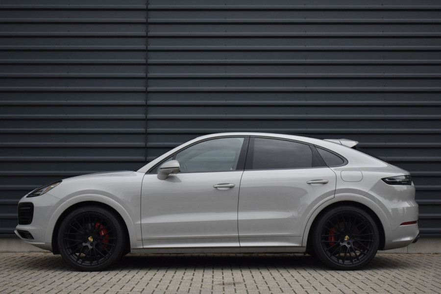 Porsche Cayenne Coupé 3.0 E-Hybrid Platinum Edition SportDesign *Krijt* | Sportuitlaat | Panorama | ACC | Trekhaak | Ventilatie | Achterasbesturing | Bose | Head-Up | 22'' Wielen |