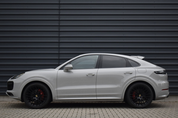Porsche Cayenne Coupé 3.0 E-Hybrid Platinum Edition SportDesign *Krijt* | Sportuitlaat | Panorama | ACC | Trekhaak | Ventilatie | Achterasbesturing | Bose | Head-Up | 22'' Wielen |