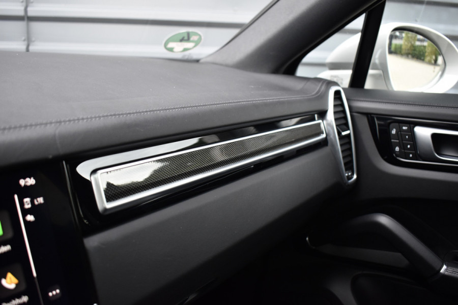 Porsche Cayenne Coupé 3.0 E-Hybrid Platinum Edition SportDesign *Krijt* | Sportuitlaat | Panorama | ACC | Trekhaak | Ventilatie | Achterasbesturing | Bose | Head-Up | 22'' Wielen |