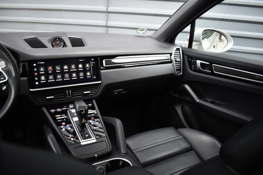 Porsche Cayenne Coupé 3.0 E-Hybrid Platinum Edition SportDesign *Krijt* | Sportuitlaat | Panorama | ACC | Trekhaak | Ventilatie | Achterasbesturing | Bose | Head-Up | 22'' Wielen |