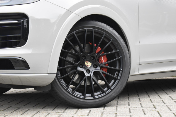 Porsche Cayenne Coupé 3.0 E-Hybrid Platinum Edition SportDesign *Krijt* | Sportuitlaat | Panorama | ACC | Trekhaak | Ventilatie | Achterasbesturing | Bose | Head-Up | 22'' Wielen |