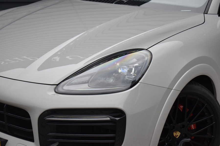 Porsche Cayenne Coupé 3.0 E-Hybrid Platinum Edition SportDesign *Krijt* | Sportuitlaat | Panorama | ACC | Trekhaak | Ventilatie | Achterasbesturing | Bose | Head-Up | 22'' Wielen |