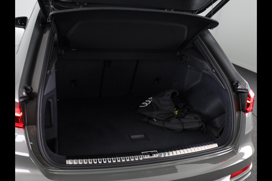 Audi Q3 45 TFSI e S edition 245pk | Navigatiesysteem full map | S Line exterieur met lederen bekleding | Apple Carplay/Android Auto |  Achteruitrijcamera | Dodehoekdetectie |