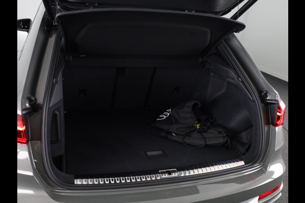 Audi Q3 45 TFSI e S edition 245pk | Navigatiesysteem full map | S Line exterieur met lederen bekleding | Apple Carplay/Android Auto |  Achteruitrijcamera | Dodehoekdetectie |