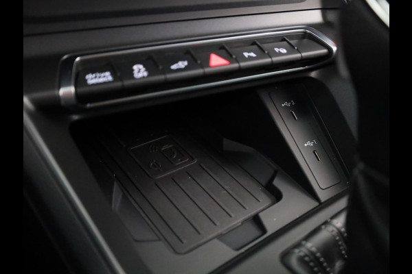 Audi Q3 45 TFSI e S edition 245pk | Navigatiesysteem full map | S Line exterieur met lederen bekleding | Apple Carplay/Android Auto |  Achteruitrijcamera | Dodehoekdetectie |