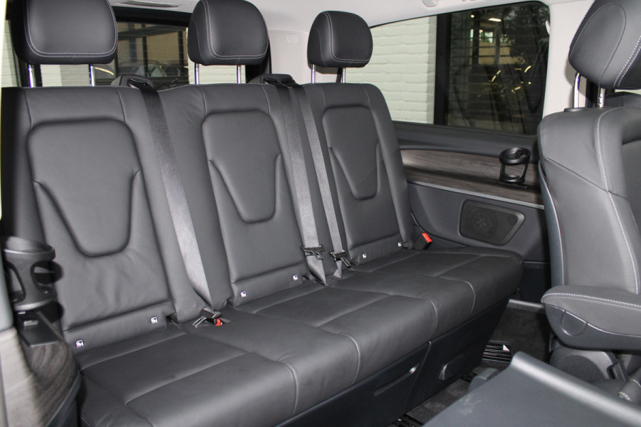 Mercedes-Benz Eqv 300 L2 / AMG / Panorama / Luchtvering / 7-Persoons / Slaapbank / 360 Camera / Vol Opties / NIEUWSTAAT