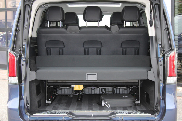 Mercedes-Benz Eqv 300 L2 / AMG / Panorama / Luchtvering / 7-Persoons / Slaapbank / 360 Camera / Vol Opties / NIEUWSTAAT