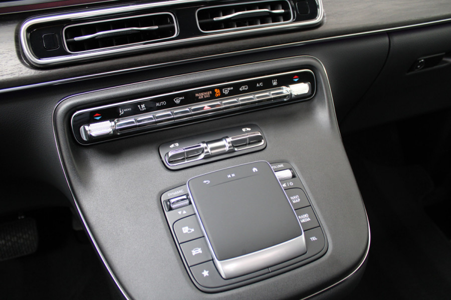 Mercedes-Benz Eqv 300 L2 / AMG / Panorama / Luchtvering / 7-Persoons / Slaapbank / 360 Camera / Vol Opties / NIEUWSTAAT
