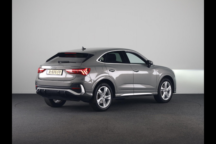 Audi Q3 Sportback 35 TFSI S Edition 150pk | Parkeer pakket | Apple Carplay/Android Auto | Climate control | Full-LED koplampen | Navigatiesysteem full map + hard disk | S Line exterieur en interieur | Lichtmetalen velgen 10-spaaks 19" | Voorstoelen verwarmd
