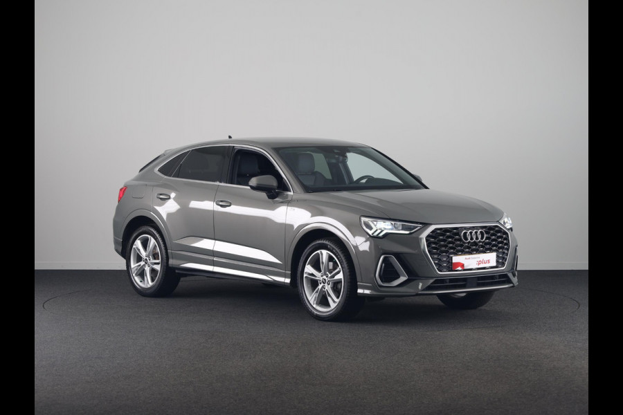 Audi Q3 Sportback 35 TFSI S Edition 150pk | Parkeer pakket | Apple Carplay/Android Auto | Climate control | Full-LED koplampen | Navigatiesysteem full map + hard disk | S Line exterieur en interieur | Lichtmetalen velgen 10-spaaks 19" | Voorstoelen verwarmd