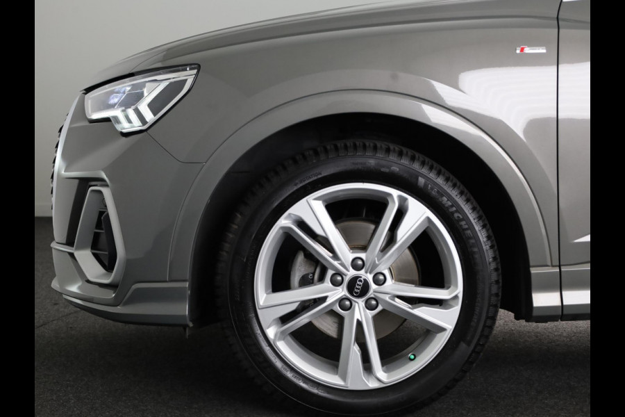 Audi Q3 Sportback 35 TFSI S Edition 150pk | Parkeer pakket | Apple Carplay/Android Auto | Climate control | Full-LED koplampen | Navigatiesysteem full map + hard disk | S Line exterieur en interieur | Lichtmetalen velgen 10-spaaks 19" | Voorstoelen verwarmd
