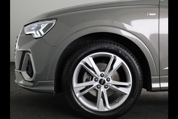 Audi Q3 Sportback 35 TFSI S Edition 150pk | Parkeer pakket | Apple Carplay/Android Auto | Climate control | Full-LED koplampen | Navigatiesysteem full map + hard disk | S Line exterieur en interieur | Lichtmetalen velgen 10-spaaks 19" | Voorstoelen verwarmd