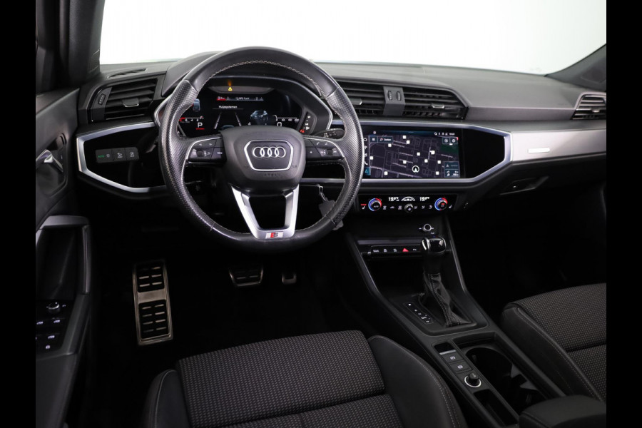 Audi Q3 Sportback 35 TFSI S Edition 150pk | Parkeer pakket | Apple Carplay/Android Auto | Climate control | Full-LED koplampen | Navigatiesysteem full map + hard disk | S Line exterieur en interieur | Lichtmetalen velgen 10-spaaks 19" | Voorstoelen verwarmd