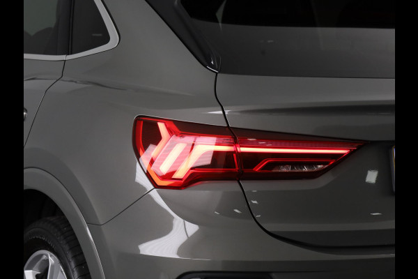 Audi Q3 Sportback 35 TFSI S Edition 150pk | Parkeer pakket | Apple Carplay/Android Auto | Climate control | Full-LED koplampen | Navigatiesysteem full map + hard disk | S Line exterieur en interieur | Lichtmetalen velgen 10-spaaks 19" | Voorstoelen verwarmd