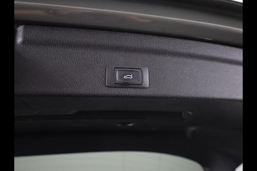 Audi Q3 Sportback 35 TFSI S Edition 150pk | Parkeer pakket | Apple Carplay/Android Auto | Climate control | Full-LED koplampen | Navigatiesysteem full map + hard disk | S Line exterieur en interieur | Lichtmetalen velgen 10-spaaks 19" | Voorstoelen verwarmd