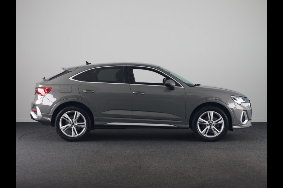 Audi Q3 Sportback 35 TFSI S Edition 150pk | Parkeer pakket | Apple Carplay/Android Auto | Climate control | Full-LED koplampen | Navigatiesysteem full map + hard disk | S Line exterieur en interieur | Lichtmetalen velgen 10-spaaks 19" | Voorstoelen verwarmd