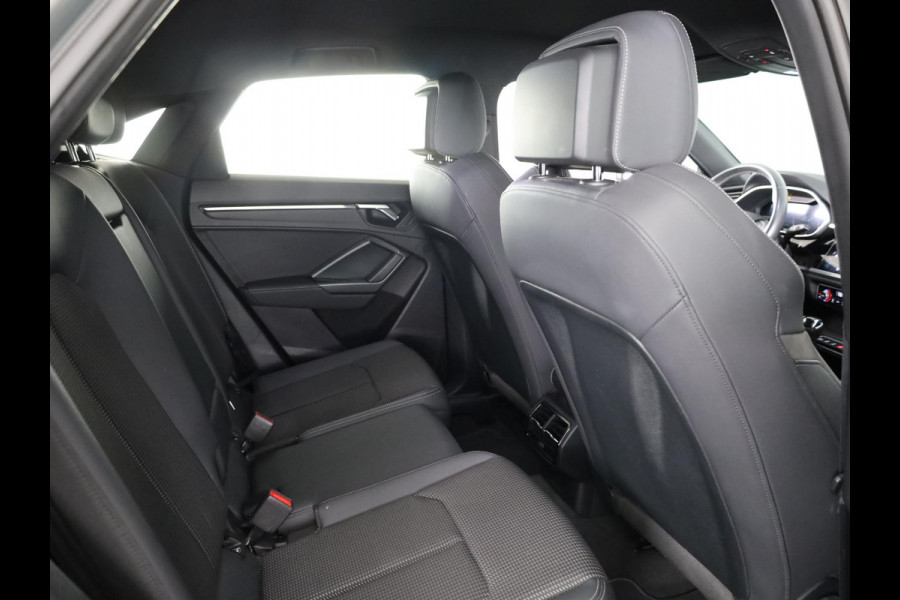 Audi Q3 Sportback 35 TFSI S Edition 150pk | Parkeer pakket | Apple Carplay/Android Auto | Climate control | Full-LED koplampen | Navigatiesysteem full map + hard disk | S Line exterieur en interieur | Lichtmetalen velgen 10-spaaks 19" | Voorstoelen verwarmd