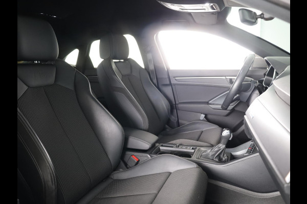 Audi Q3 Sportback 35 TFSI S Edition 150pk | Parkeer pakket | Apple Carplay/Android Auto | Climate control | Full-LED koplampen | Navigatiesysteem full map + hard disk | S Line exterieur en interieur | Lichtmetalen velgen 10-spaaks 19" | Voorstoelen verwarmd