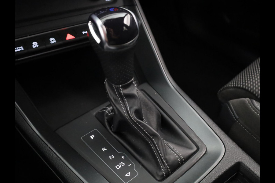 Audi Q3 Sportback 35 TFSI S Edition 150pk | Parkeer pakket | Apple Carplay/Android Auto | Climate control | Full-LED koplampen | Navigatiesysteem full map + hard disk | S Line exterieur en interieur | Lichtmetalen velgen 10-spaaks 19" | Voorstoelen verwarmd