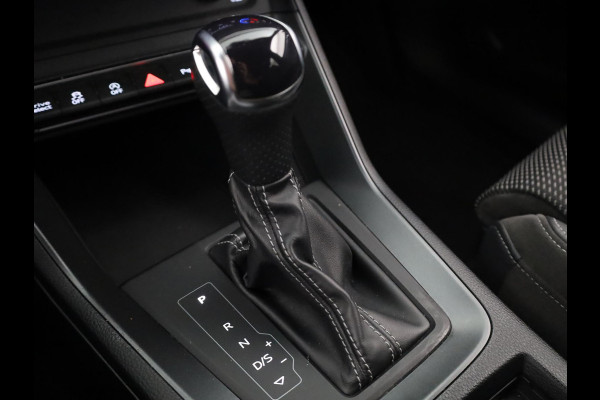 Audi Q3 Sportback 35 TFSI S Edition 150pk | Parkeer pakket | Apple Carplay/Android Auto | Climate control | Full-LED koplampen | Navigatiesysteem full map + hard disk | S Line exterieur en interieur | Lichtmetalen velgen 10-spaaks 19" | Voorstoelen verwarmd