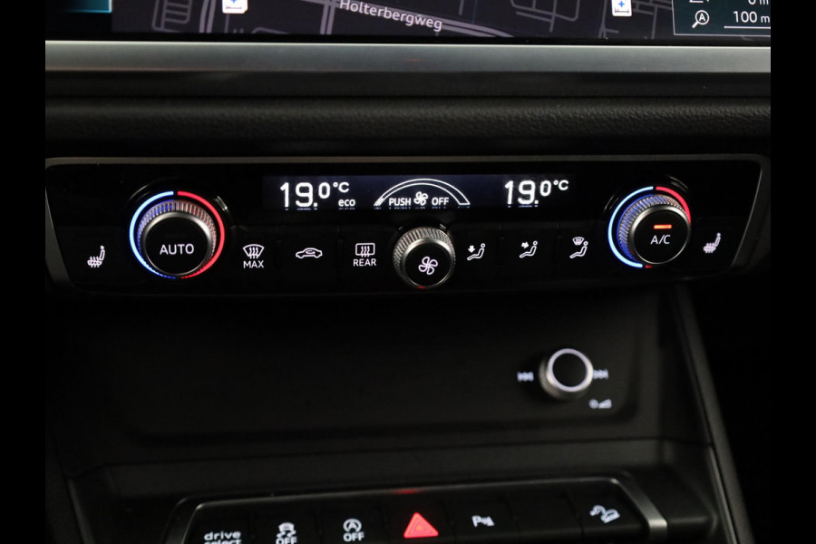 Audi Q3 Sportback 35 TFSI S Edition 150pk | Parkeer pakket | Apple Carplay/Android Auto | Climate control | Full-LED koplampen | Navigatiesysteem full map + hard disk | S Line exterieur en interieur | Lichtmetalen velgen 10-spaaks 19" | Voorstoelen verwarmd