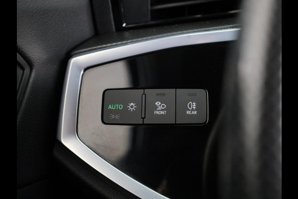 Audi Q3 Sportback 35 TFSI S Edition 150pk | Parkeer pakket | Apple Carplay/Android Auto | Climate control | Full-LED koplampen | Navigatiesysteem full map + hard disk | S Line exterieur en interieur | Lichtmetalen velgen 10-spaaks 19" | Voorstoelen verwarmd