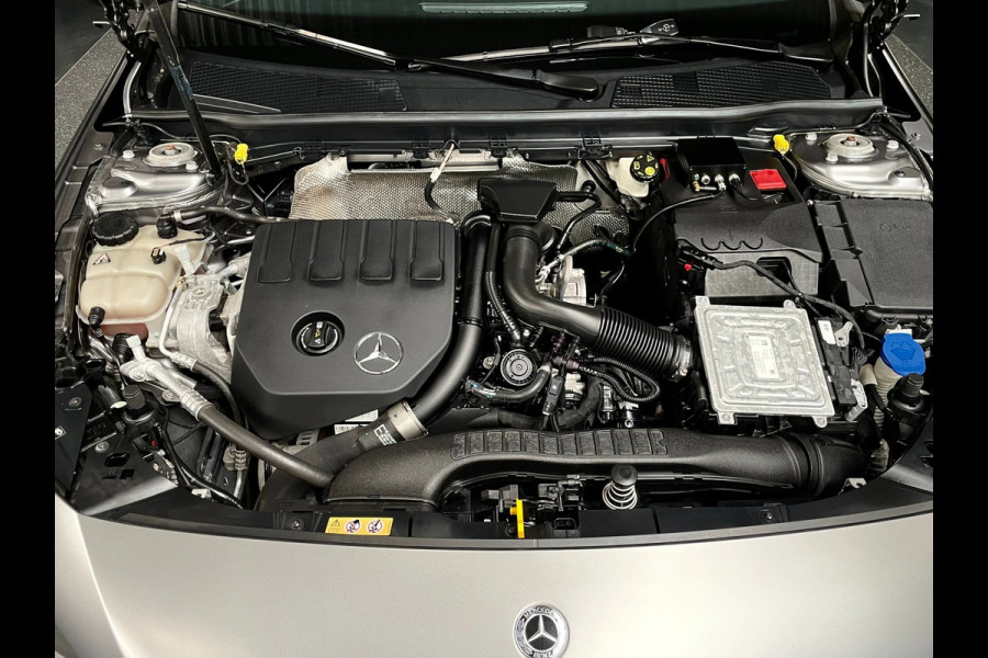 Mercedes-Benz A-Klasse 180 Premium Plus 35 AMG-Aerodynamic PANO NAP