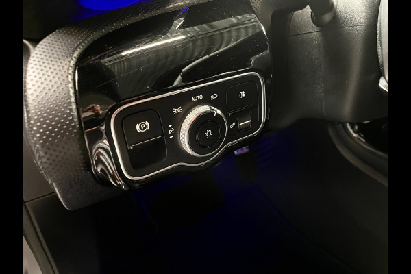 Mercedes-Benz A-Klasse 180 Premium Plus 35 AMG-Aerodynamic PANO NAP