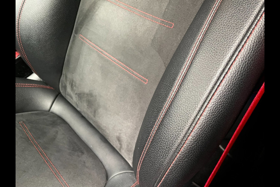 Mercedes-Benz A-Klasse 180 Premium Plus 35 AMG-Aerodynamic PANO NAP