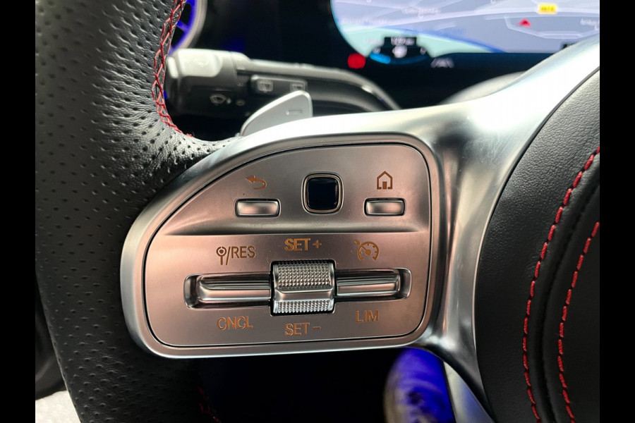 Mercedes-Benz A-Klasse 180 Premium Plus 35 AMG-Aerodynamic PANO NAP