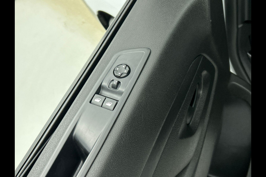 Opel Vivaro 2.0 BlueHDi 145PK L3 Automaat Airco Navigatie Apple Carplay/ Android Auto Trekhaak Sidebars