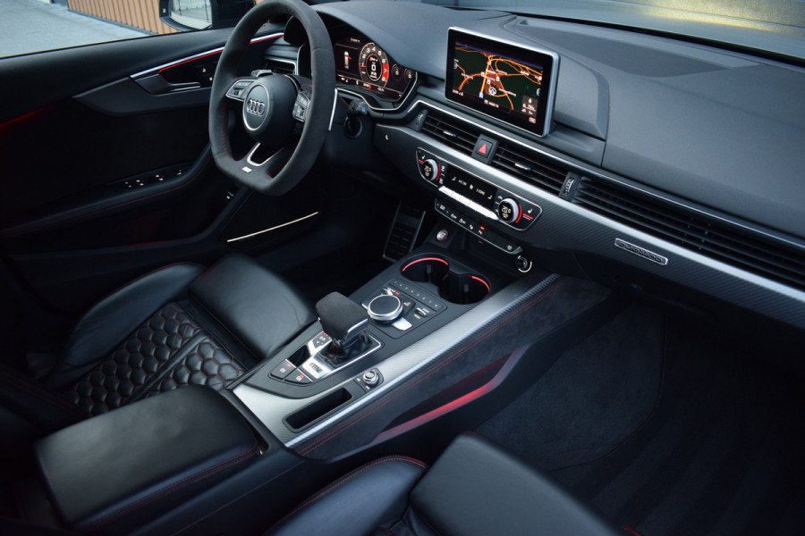 Audi RS4 2.9 TFSI 450pk Quattro Pano | HUD | Milltek | 360 camera