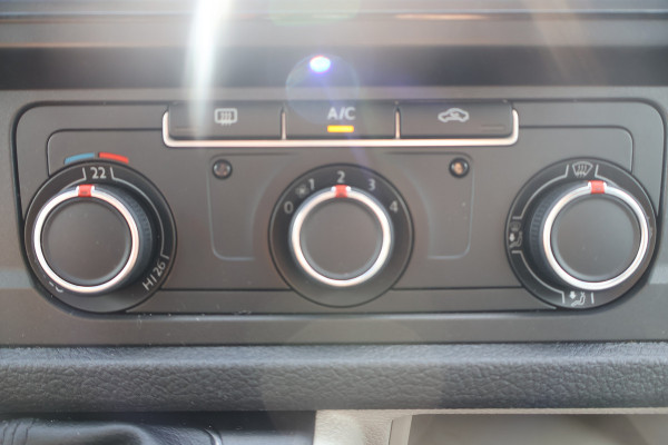 Volkswagen Transporter 2.0 TDI L1 H1 Black Edition