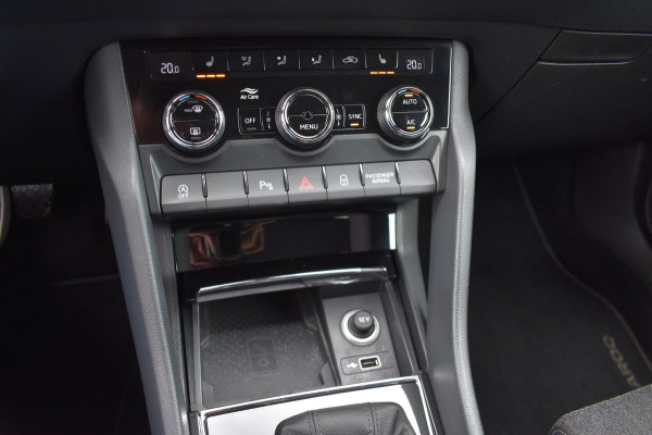 Škoda Karoq 1.5 TSI ACT | VIRTUAL COCKPIT | STOELVERWARMING | CAMERA | NAP | CANTON | SFEERVERLICHTING