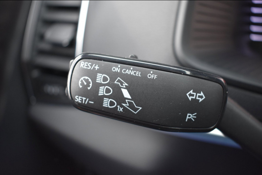 Škoda Karoq 1.5 TSI ACT | VIRTUAL COCKPIT | STOELVERWARMING | CAMERA | NAP | CANTON | SFEERVERLICHTING