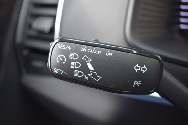 Škoda Karoq 1.5 TSI ACT | VIRTUAL COCKPIT | STOELVERWARMING | CAMERA | NAP | CANTON | SFEERVERLICHTING