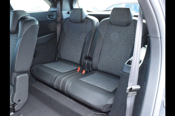 Peugeot E-5008 Allure Long Range 97 kWh 7p UIT VOORRAAD LEVERBAAR