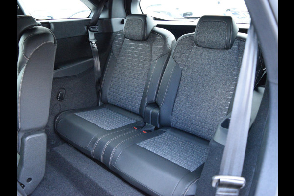 Peugeot 5008 1.6 Plug-in Hybrid 225 Allure 7p UIT VOORRAAD LEVERBAAR