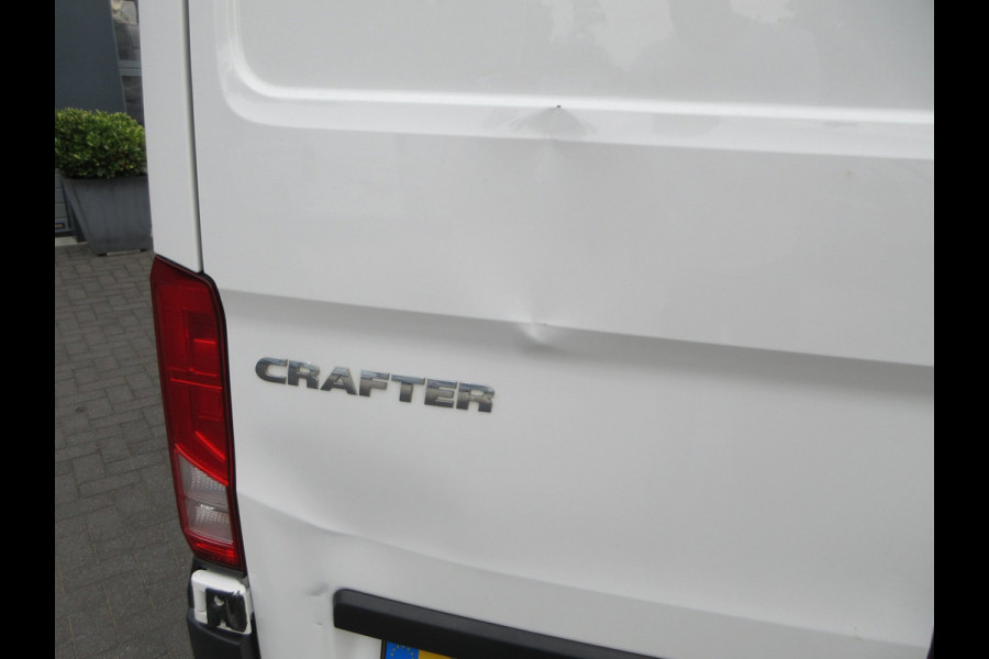Volkswagen Crafter 35 2.0 TDI ,euro 6 ,automaat, camera ,navigatie, L3H2 (L2H1) trekhaak