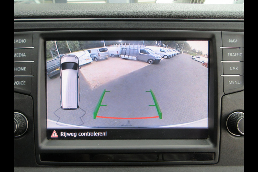 Volkswagen Crafter 35 2.0 TDI ,euro 6 ,automaat, camera ,navigatie, L3H2 (L2H1) trekhaak