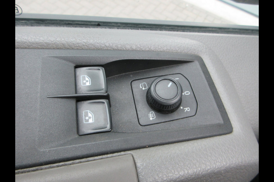 Volkswagen Crafter 35 2.0 TDI ,euro 6 ,automaat, camera ,navigatie, L3H2 (L2H1) trekhaak
