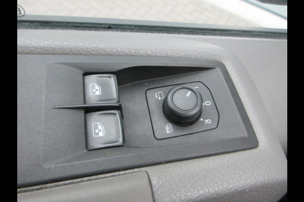 Volkswagen Crafter 35 2.0 TDI ,euro 6 ,automaat, camera ,navigatie, L3H2 (L2H1) trekhaak