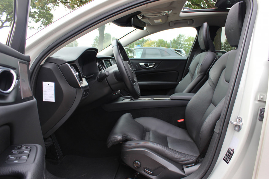 Volvo V60 2.0 T5 Inscription / Panoramadak / CarPlay / Parkeerhulp V+A / Harman Kardon / Leder / 18'' / Getint glas / Stoelverwarming / DAB / Adaptive Cruise Control