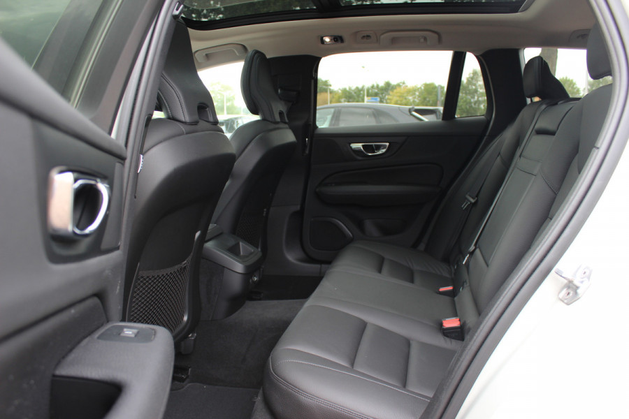 Volvo V60 2.0 T5 Inscription / Panoramadak / CarPlay / Parkeerhulp V+A / Harman Kardon / Leder / 18'' / Getint glas / Stoelverwarming / DAB / Adaptive Cruise Control