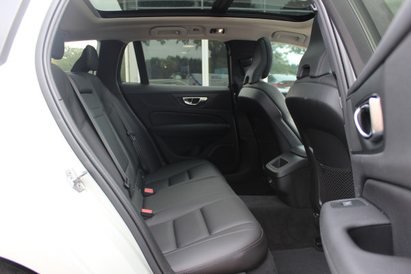 Volvo V60 2.0 T5 Inscription / Panoramadak / CarPlay / Parkeerhulp V+A / Harman Kardon / Leder / 18'' / Getint glas / Stoelverwarming / DAB / Adaptive Cruise Control