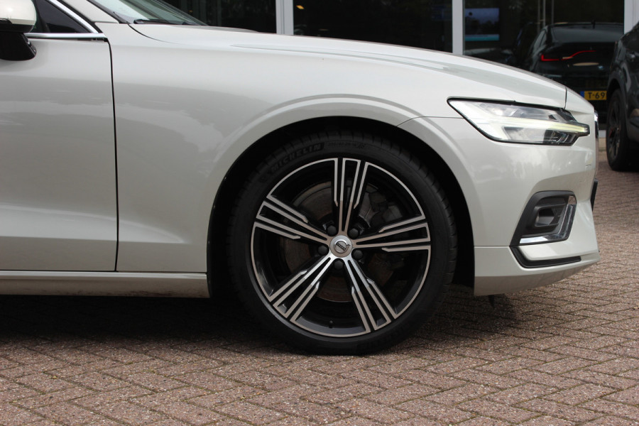 Volvo V60 2.0 T5 Inscription / Panoramadak / CarPlay / Parkeerhulp V+A / Harman Kardon / Leder / 18'' / Getint glas / Stoelverwarming / DAB / Adaptive Cruise Control